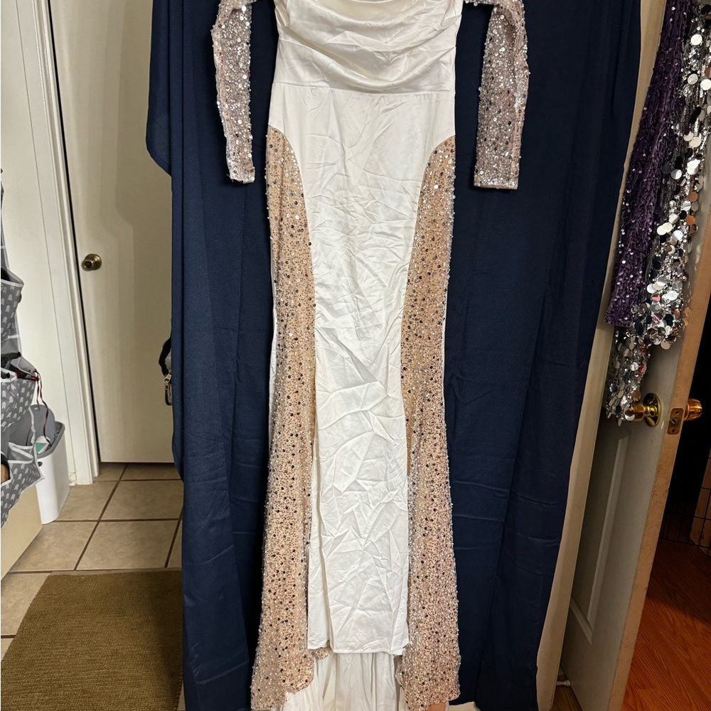Elegant Sequin Long Sleeve Dress - Picture 3 of 11